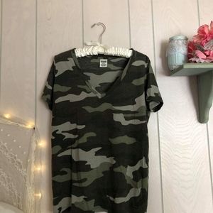 Victoria's Secret PINK t-shirt